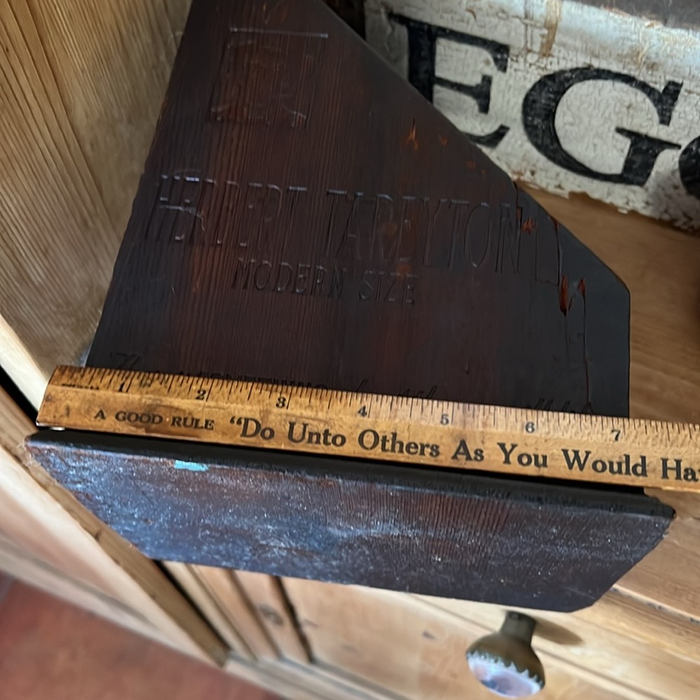 Vintage Wooden Ciggerate Display Case - Picture 9 of 13
